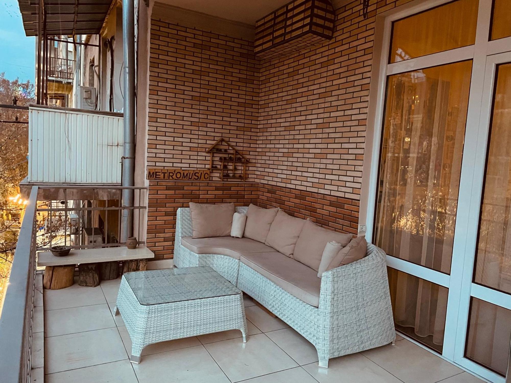 Bright And Modern 4Br Apartment - Center Of Erevan Exterior foto